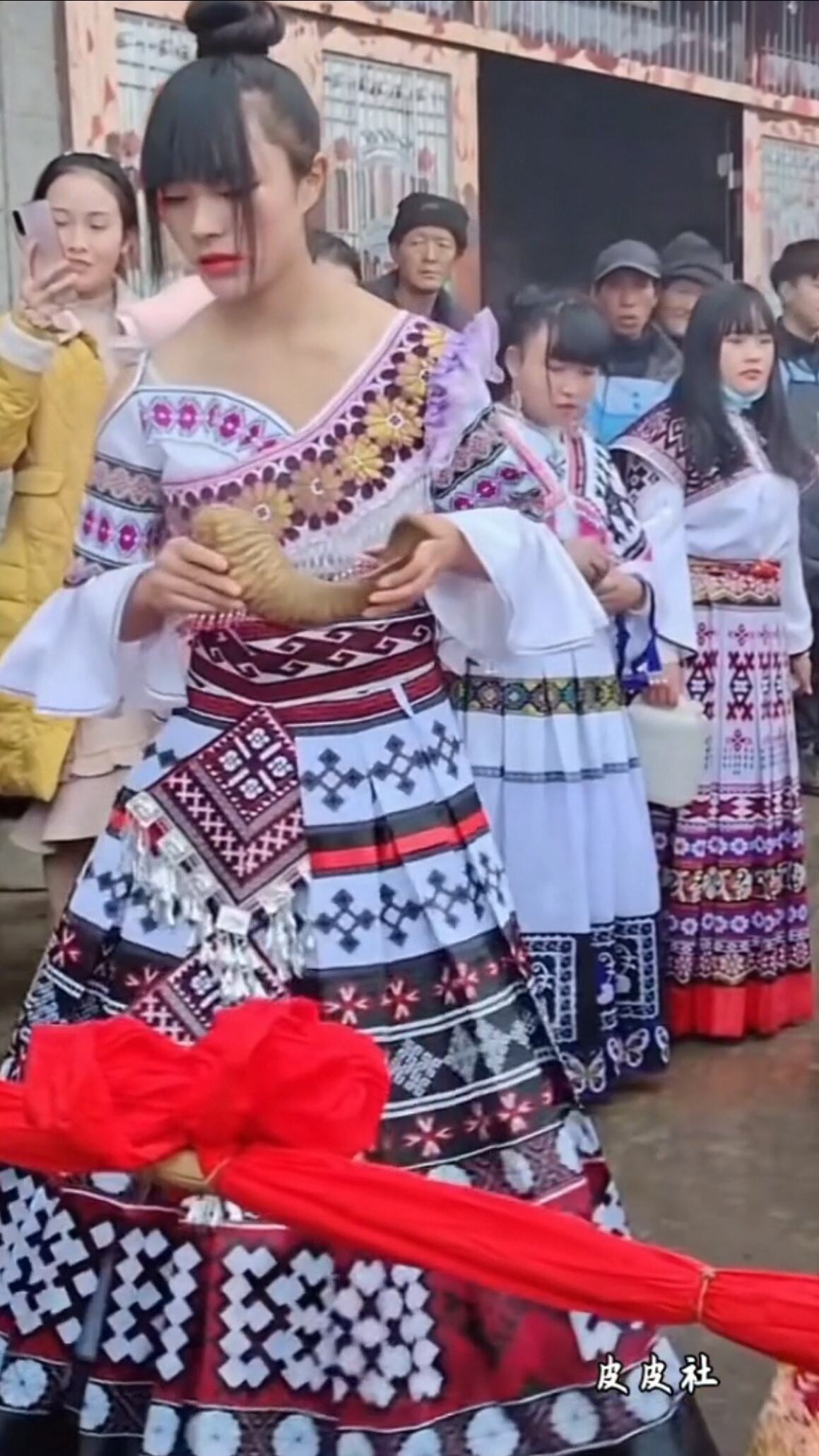 苗族风俗最美婚礼转圈圈 